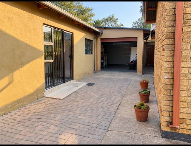3 BEDROOM FREESTANDING FOR SALE IN VANDERBIJLPARK CE 2